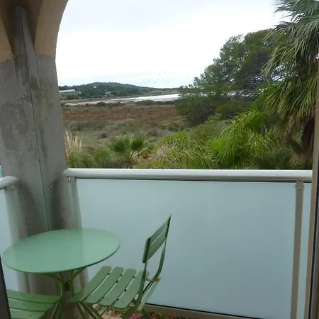Apartment Studio 25m2 Avec 1 Canape Convertible Grand Confort Pour 2 Personnes Presqu'ile Des Giens