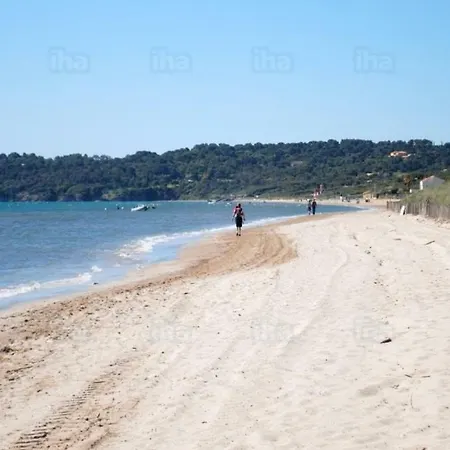 Studio 25m2 Avec 1 Canape Convertible Grand Confort Pour 2 Personnes Presqu'ile Des Giens Hyeres