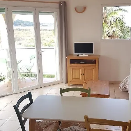 Apartment Studio 25m2 Avec 1 Canape Convertible Grand Confort Pour 2 Personnes Presqu'ile Des Giens Hyeres